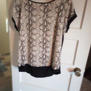 Beautiful silky animal print blouse.